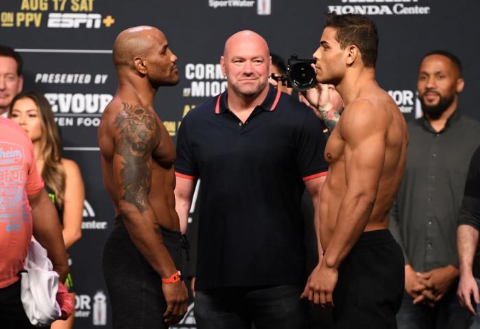 Encarada de Yoel Romero e Paulo Borrachinha na pesagem do UFC 241, em agosto de 2019