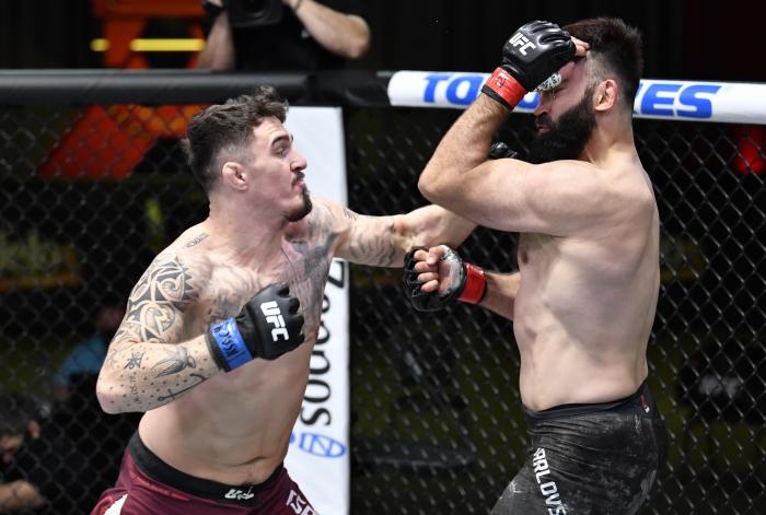 Tom Aspinall of England punches Andrei Arlovski of Belarus in a heavyweight bout during the UFC Fight Night event at UFC APEX on February 20, 2021 in Las Vegas, Nevada. (Photo by Chris Unger/Zuffa LLC)