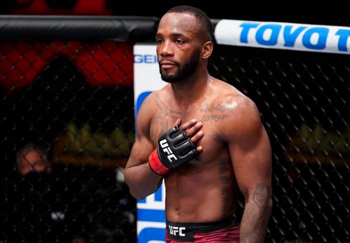 Leon Edwards se desculpa por cutucada acidental no olho de Belal Muhammad no UFC Vegas 21.