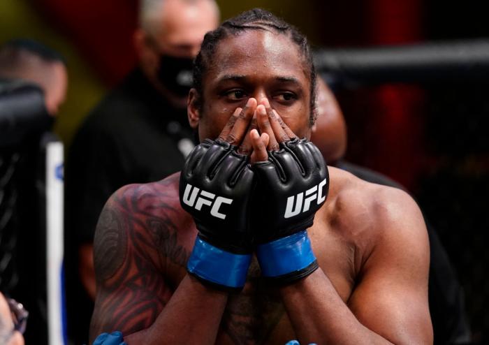 Ryan Spann reage após nocautear Misha Cirkunov no UFC Vegas 21.