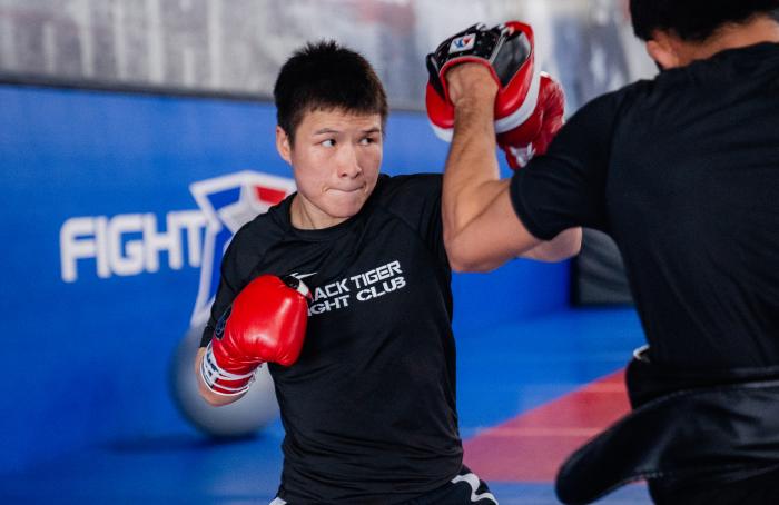 Zhang Weili trains at Fight Ready MMA in Scottsdale, Arizona, on October 5, 2021. (Photo by Zac Pacleb)