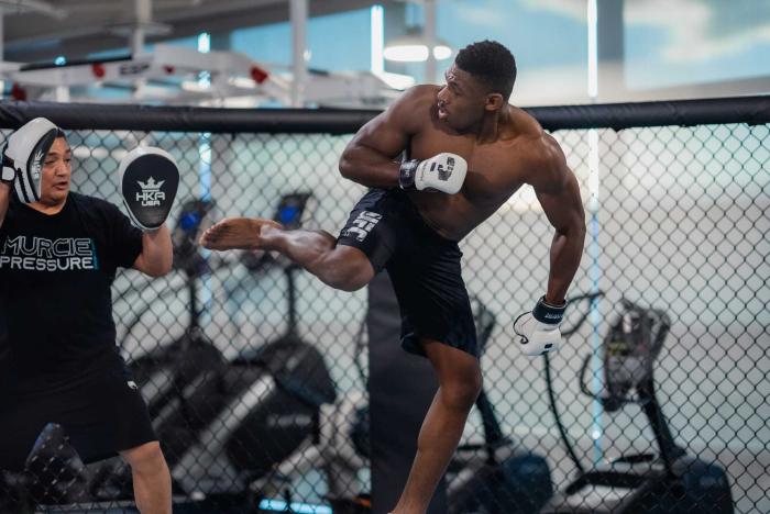 Joaquin Buckley trains at the UFC Performance Institute on February 16, 2022. (Photo by Zac Pacleb/Zuffa LLC)