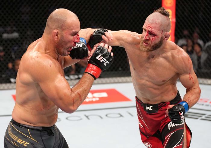 Jiri Prochazka punches Glover Teixeira at UFC 275