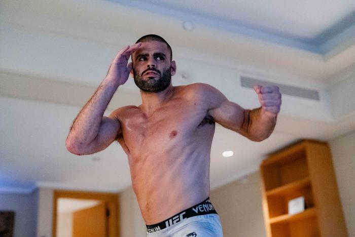 Andre Fialho trains at the host hotel in Singapore for UFC 275. (Photo by Zac Pacleb)