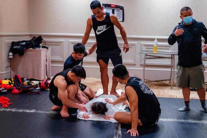 Zhang Weili trains for UFC 275 in Singapore on June 8, 2022. (Photo by Zac Pacleb/Zuffa LLC)