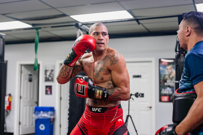 Alex Pereira trains at Teixeira MMA in Danbury, Connecticut, on October 13, 2023. (Photo by Zac Pacleb/Zuffa LLC)