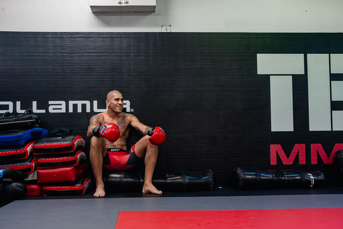 Alex Pereira trains at Teixeira MMA in Danbury, Connecticut, on October 13, 2023. (Photo by Zac Pacleb/Zuffa LLC)