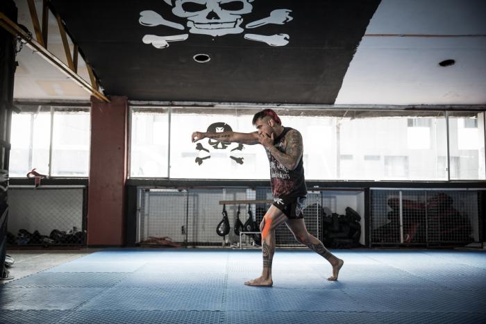Dodger tiene un record de 13 peleas ganadas y sólo una perdida (la única donde se fue a decisión), en UFC peleará en peso welter.