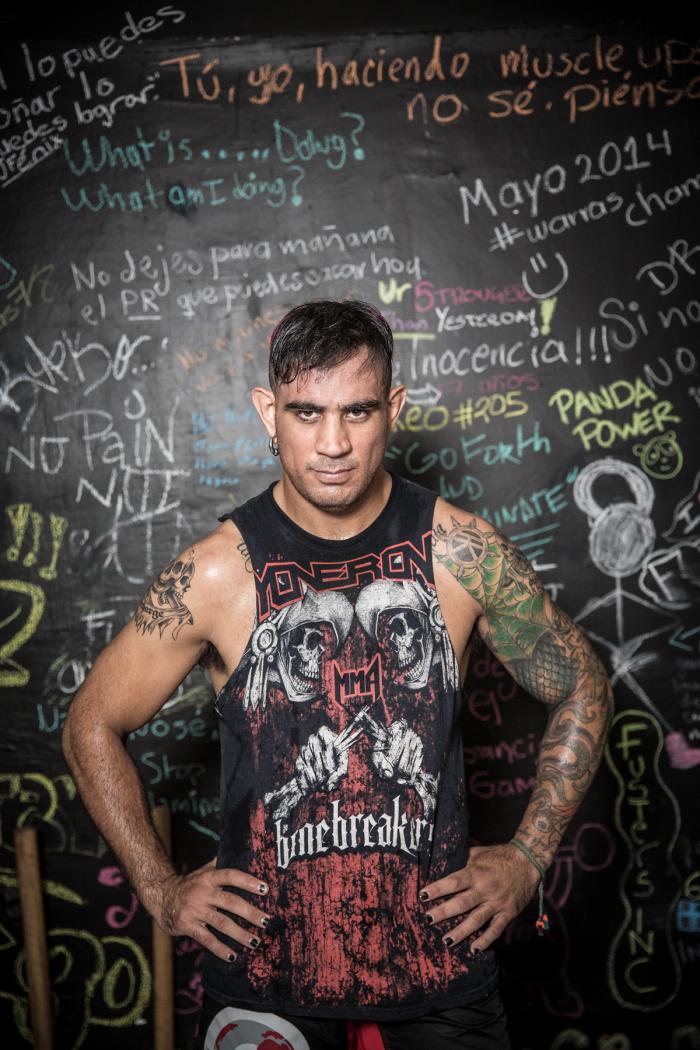 Augusto Montaño se preparó para su debut en UFC 180 con los entrenadores Mike Valle y Izzy Martínez en Chicago, donde también entrena el finalista de TUF Latinoamérica Yair Rodríguez.