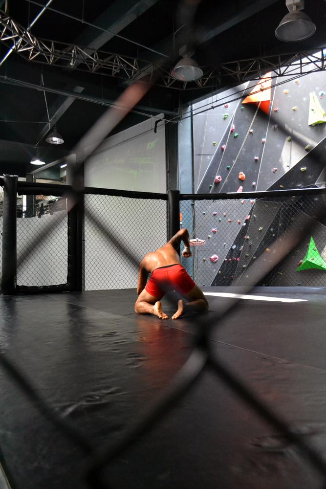 Alejandro "Diablito" Perez practicando ground and pound en la Ciudad de México.