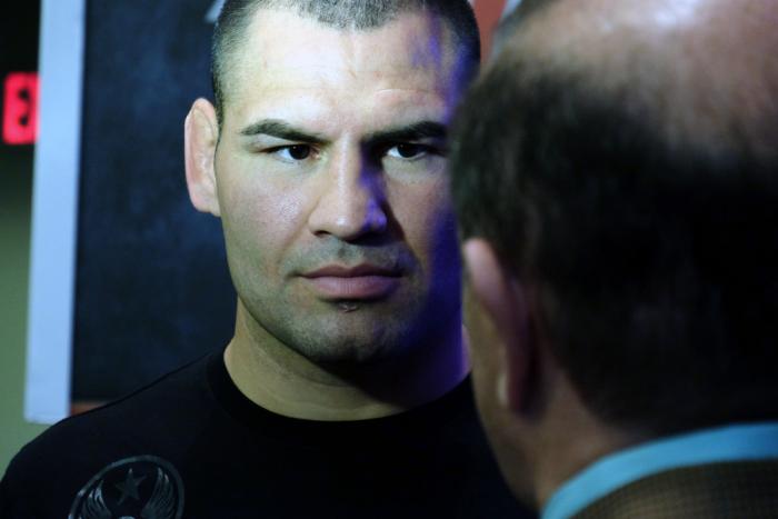 Cain Velasquez de visita en Las Vegas para la pelea Mayweather-Pacquiao.