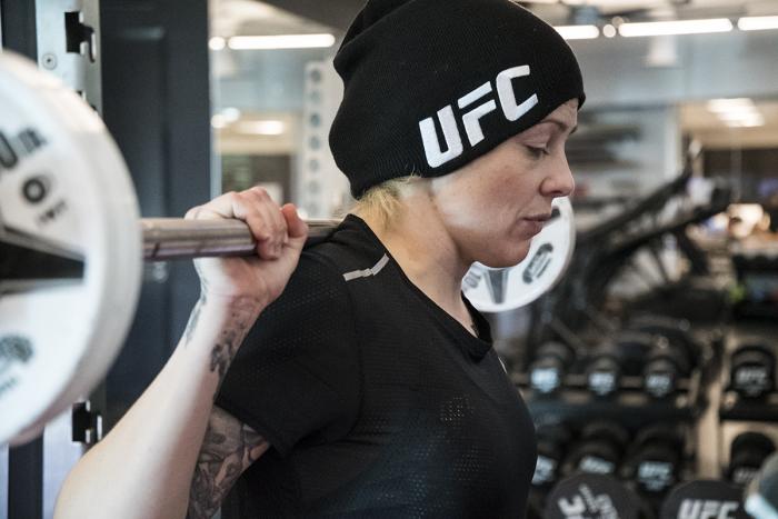 Joanne Calderwood entrenando en el UFC Performance Institute para UFC Brooklyn
