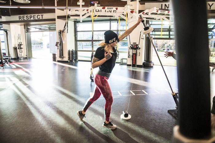 Joanne Calderwood entrenando en el UFC Performance Institute para UFC Brooklyn