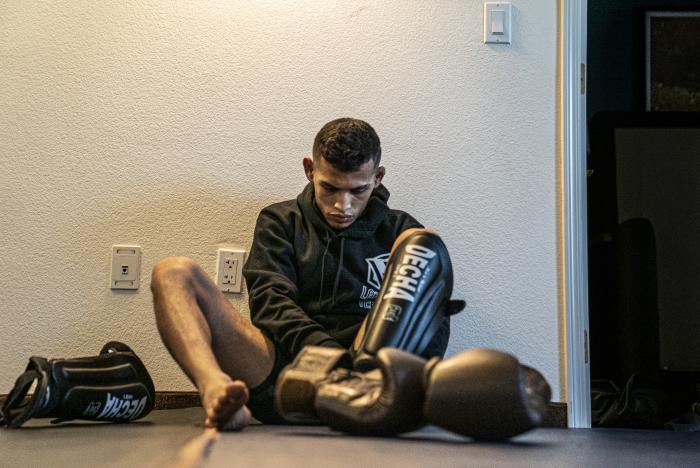 01 - DWCS S4 E1 Luis Rodriguez training
