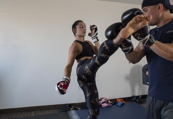 03 - DWCS E2, S4, Straw weight fighter Cheyanne Buys