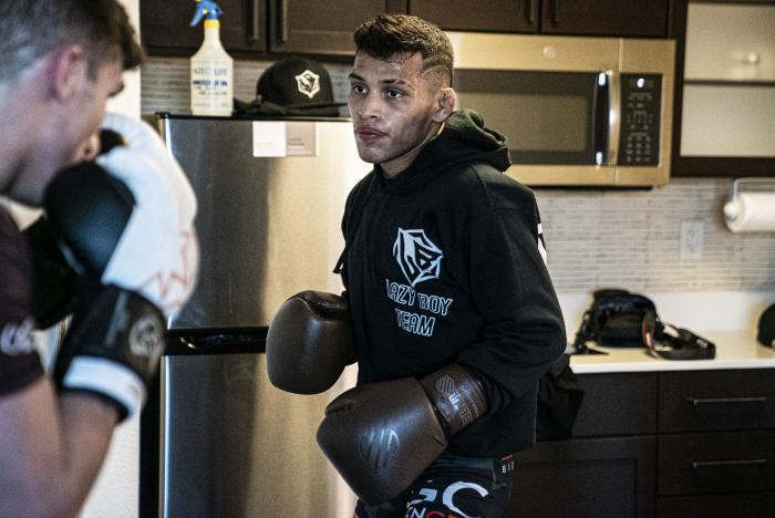04 - DWCS S4 E1 Luis Rodriguez training