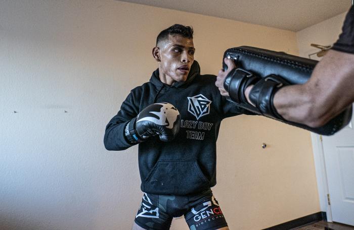 06 - DWCS S4 E1 Luis Rodriguez training