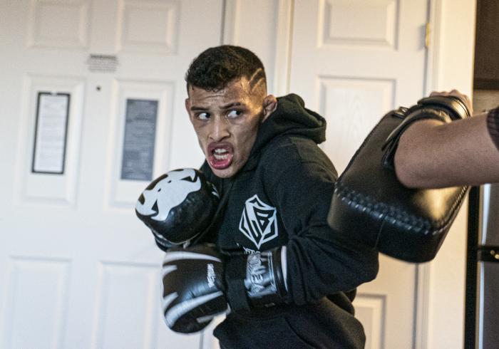08 - DWCS S4 E1 Luis Rodriguez training