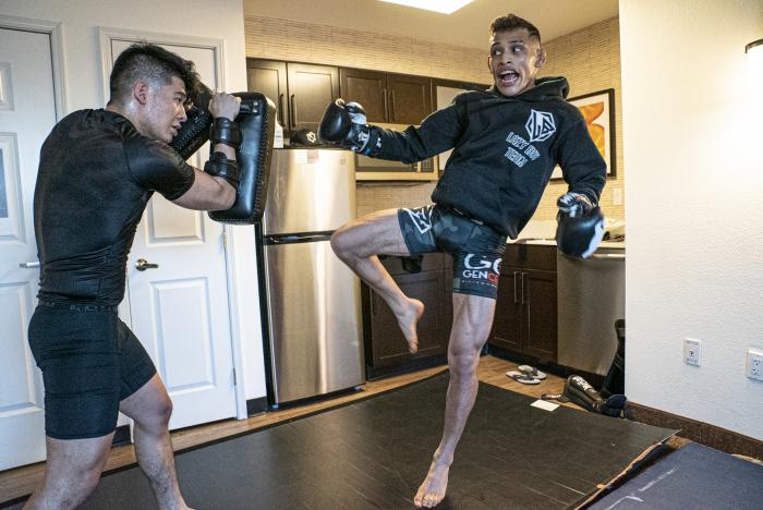 09 - DWCS S4 E1 Luis Rodriguez training