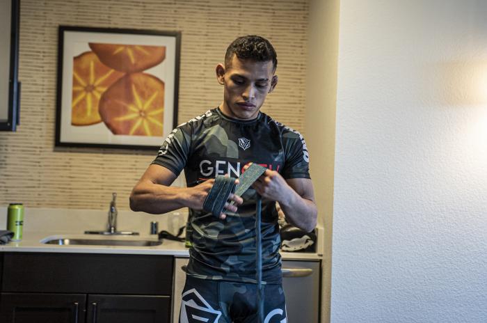 14 - DWCS S4 E1 Luis Rodriguez training