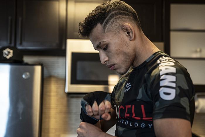 15 - DWCS S4 E1 Luis Rodriguez training