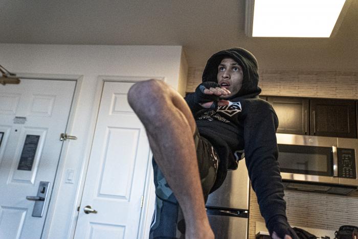 17 - DWCS S4 E1 Luis Rodriguez training