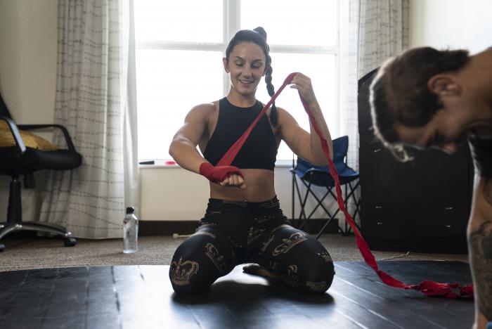 01 - DWCS E2, S4, Straw weight fighter Cheyanne Buys