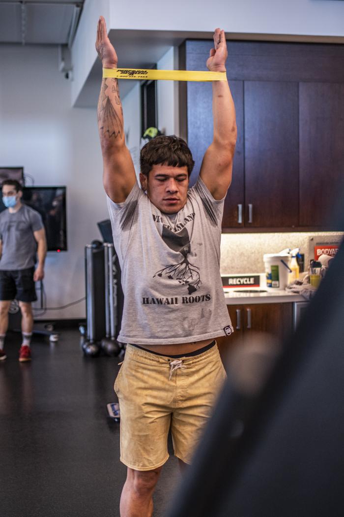 Maki Pitolo and Brad Tavares training at the UFC PI
