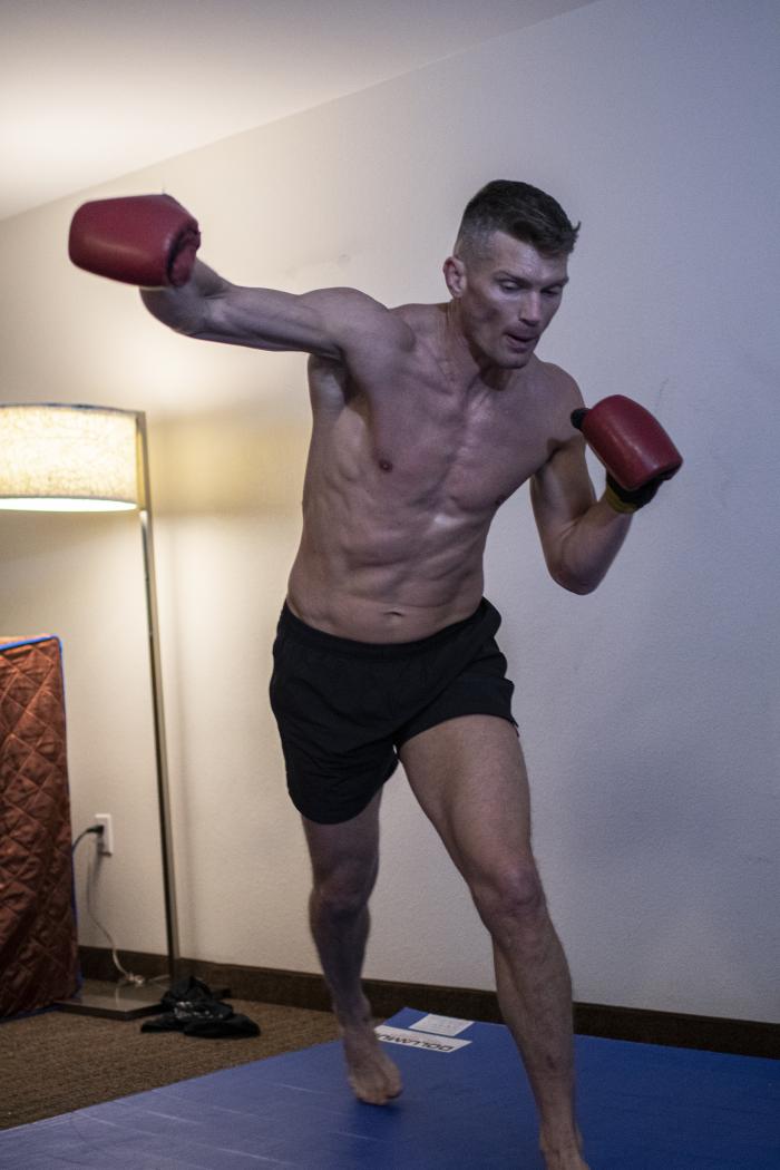 Stephen Thompson training during UFC Vegas 17