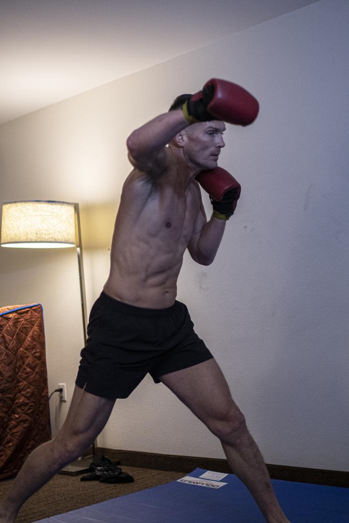 Stephen Thompson training during UFC Vegas 17
