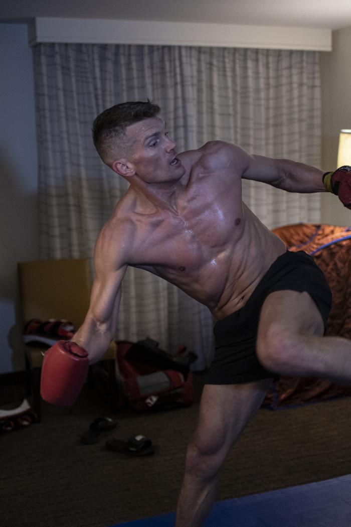 Stephen Thompson training during UFC Vegas 17