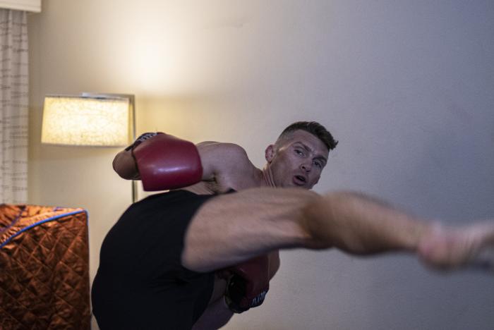 Stephen Thompson training during UFC Vegas 17