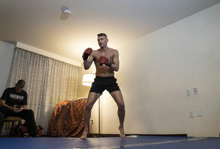 Stephen Thompson training during UFC Vegas 17
