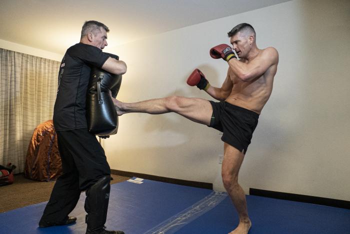 Stephen Thompson training during UFC Vegas 17