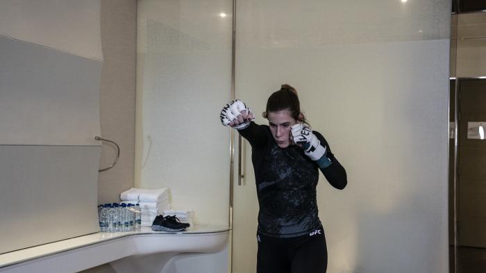 Victoria Leonardo training during UFC Fight Island 8