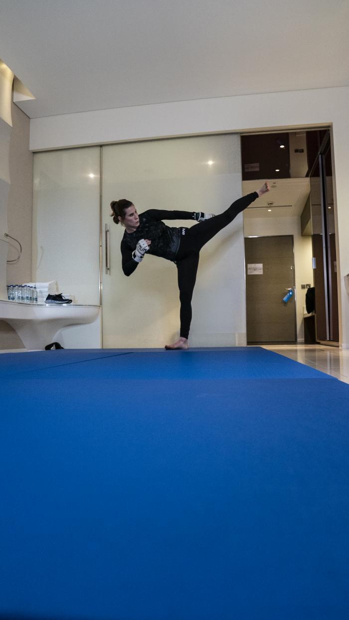 Victoria Leonardo training during UFC Fight Island 8