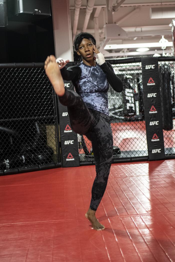 Joselyne Edwards training during UFC Vegas 18 fight week