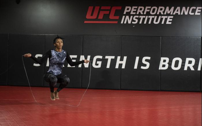 Joselyne Edwards training during UFC Vegas 18 fight week