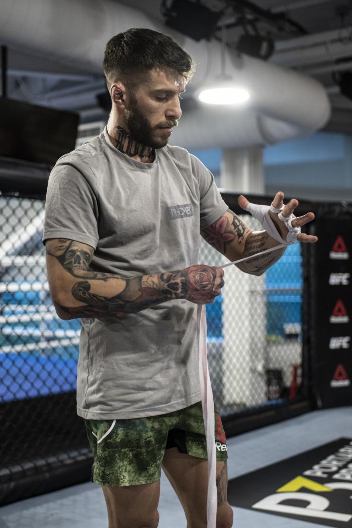 Marcelo Rojo training for his debut at UFC Vegas 21