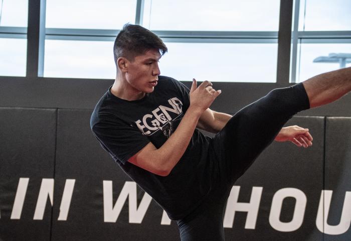 Ignacio Bahamondes training for his debut at the UFC PI