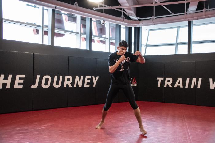 Ignacio Bahamondes training for his debut at the UFC PI