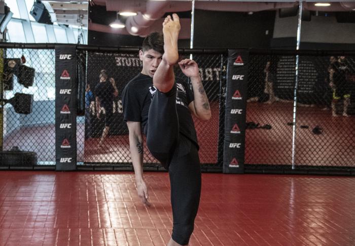 Ignacio Bahamondes training for his debut at the UFC PI