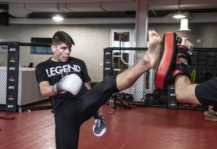 Ignacio Bahamondes training for his debut at the UFC PI