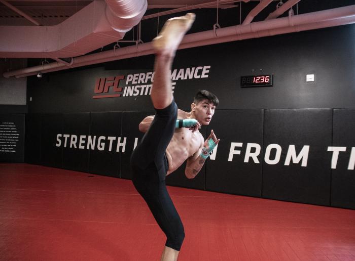 Ignacio Bahamondes training for his debut at the UFC PI