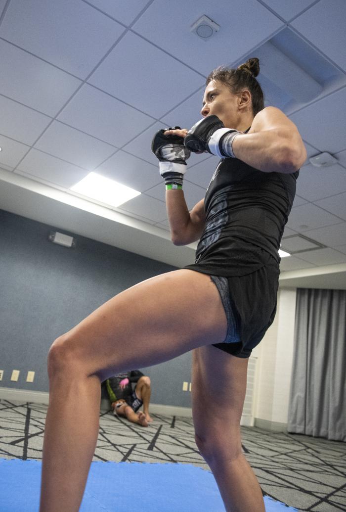 Karolina Kowalkiewicz training for UFC 265