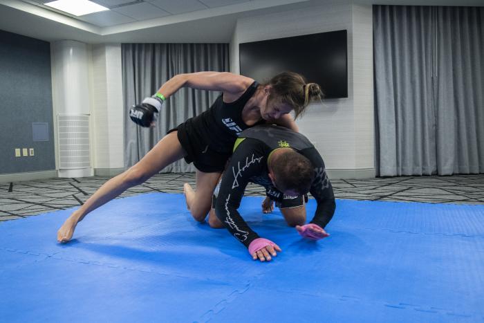 Karolina Kowalkiewicz training for UFC 265