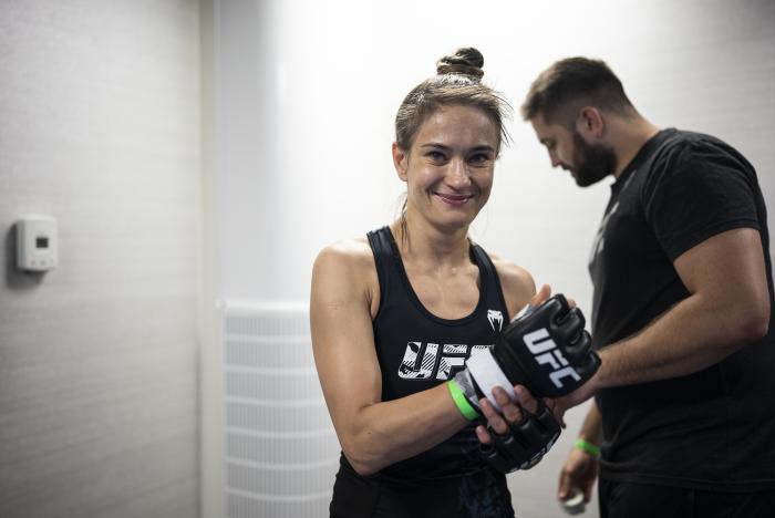 Karolina Kowalkiewicz training for UFC 265