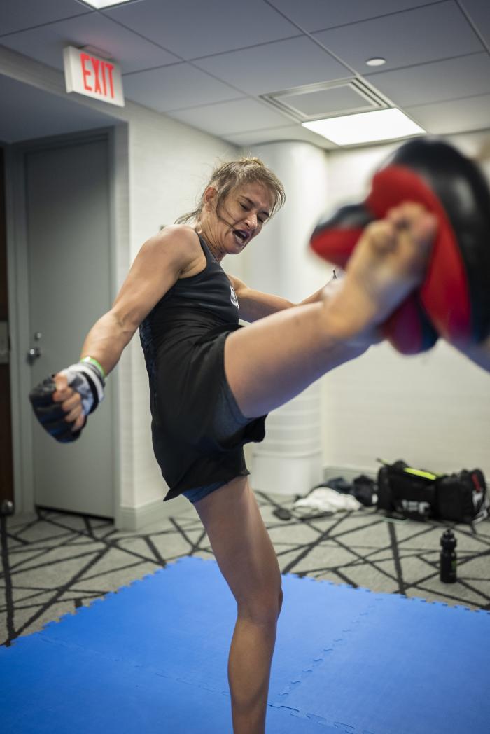 Karolina Kowalkiewicz training for UFC 265