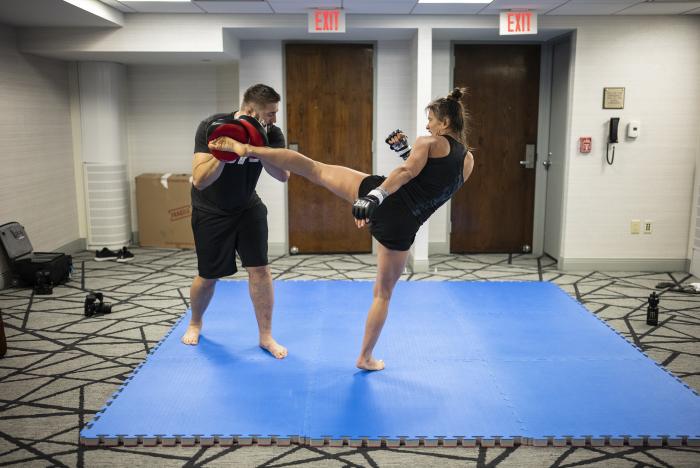 Karolina Kowalkiewicz training for UFC 265