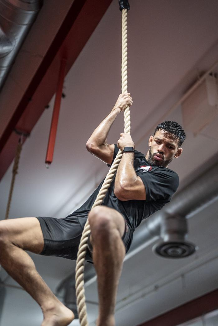 Julio Arce training for UFC Vegas 42